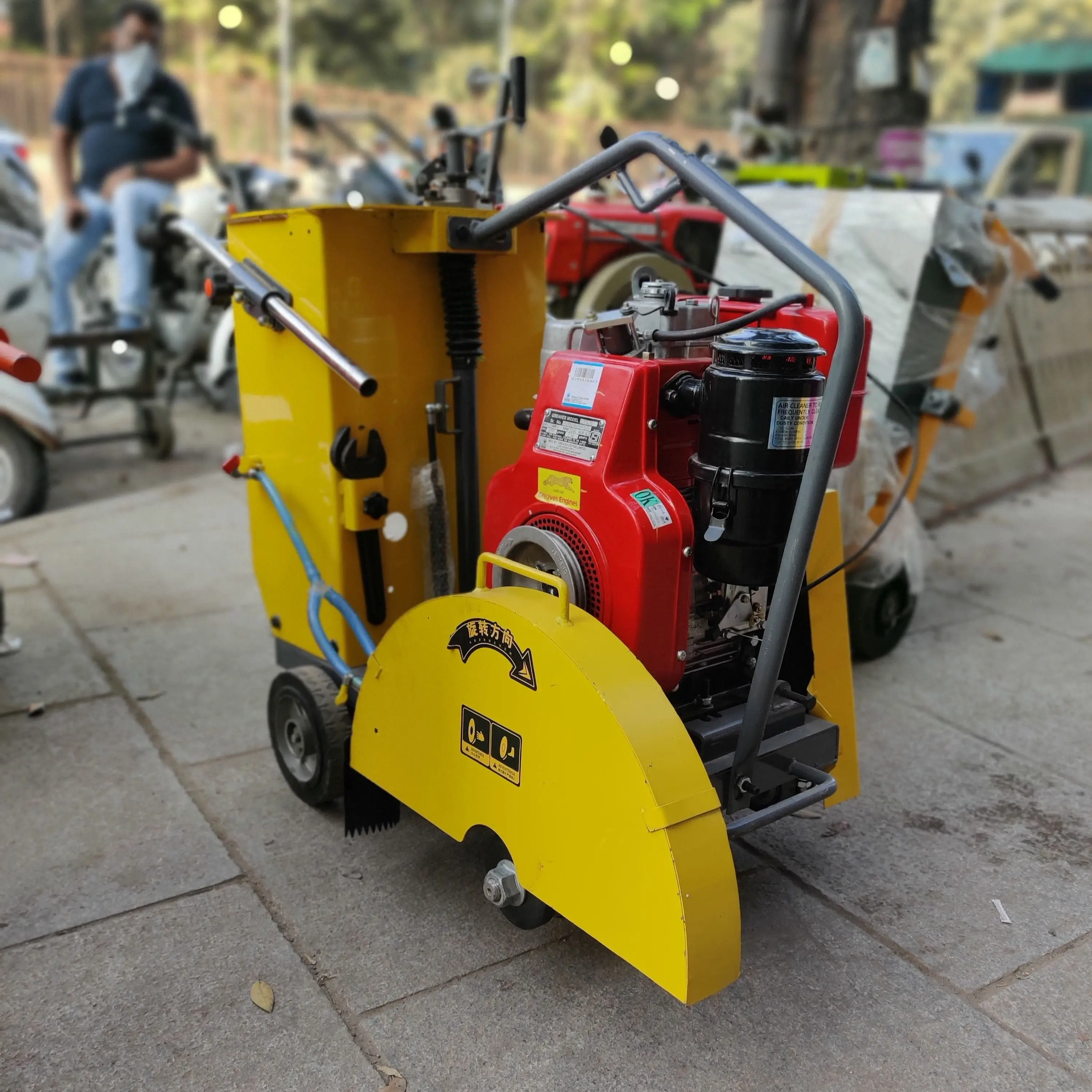 VST Shakti 13HP Diesel Concrete Cutting Machine View 1