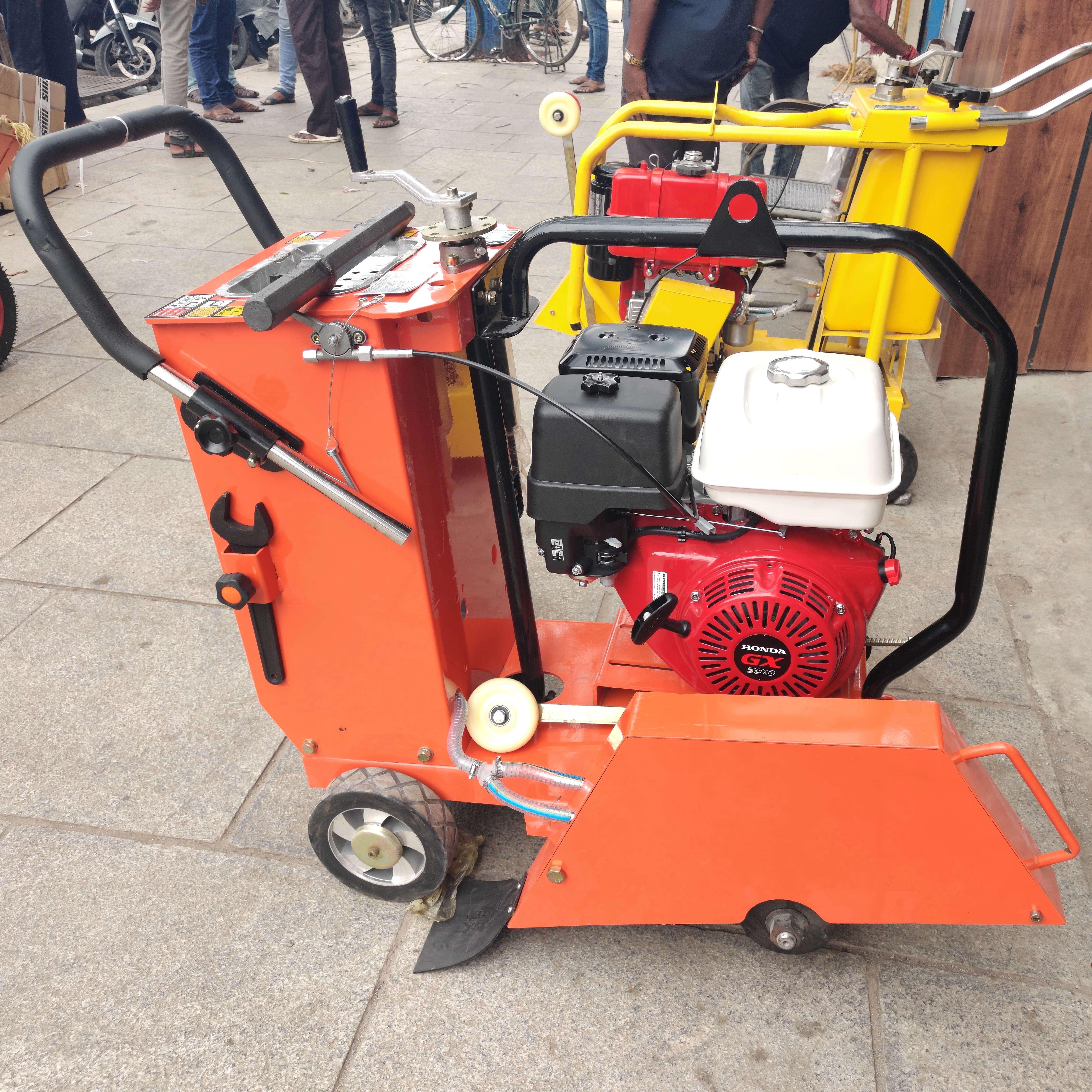 VST Shakti 13HP Diesel Concrete Cutting Machine View 2