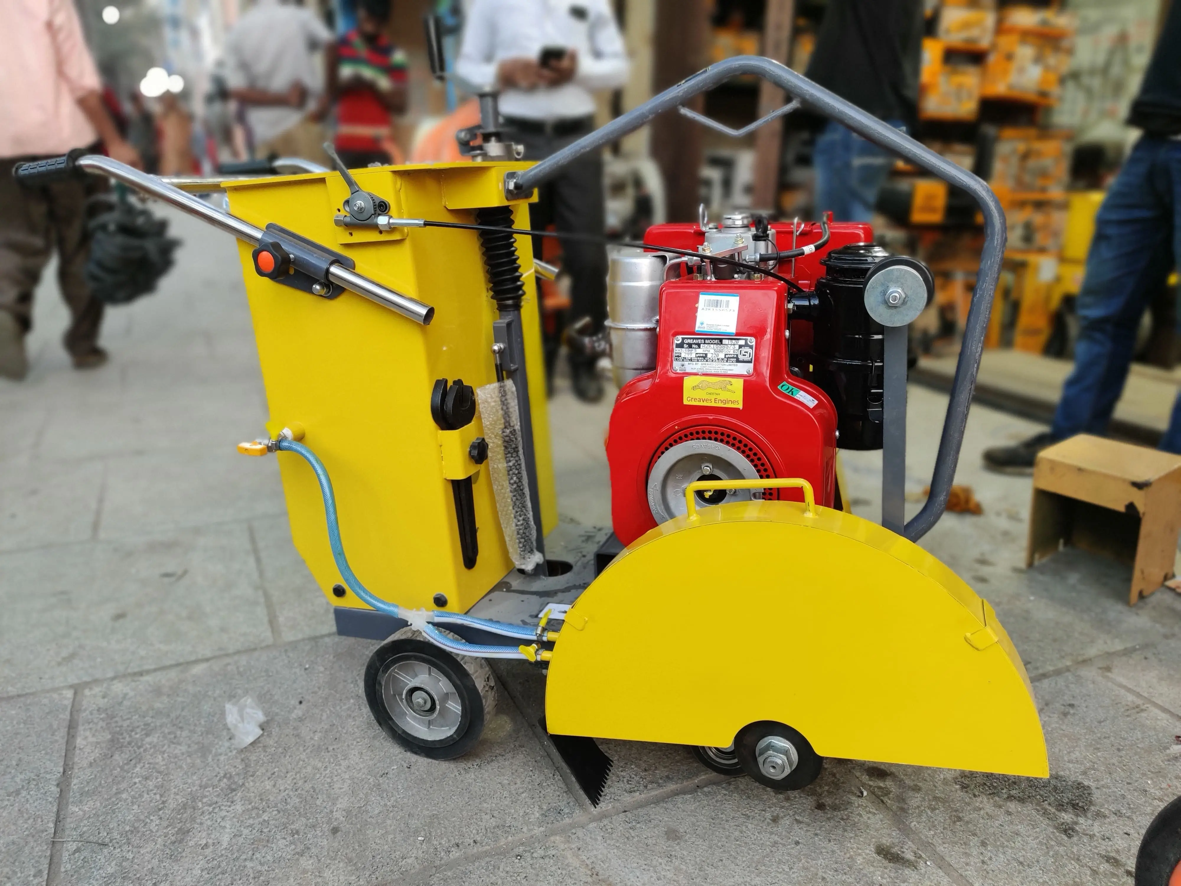 VST Shakti 13HP Diesel Concrete Cutting Machine View 3