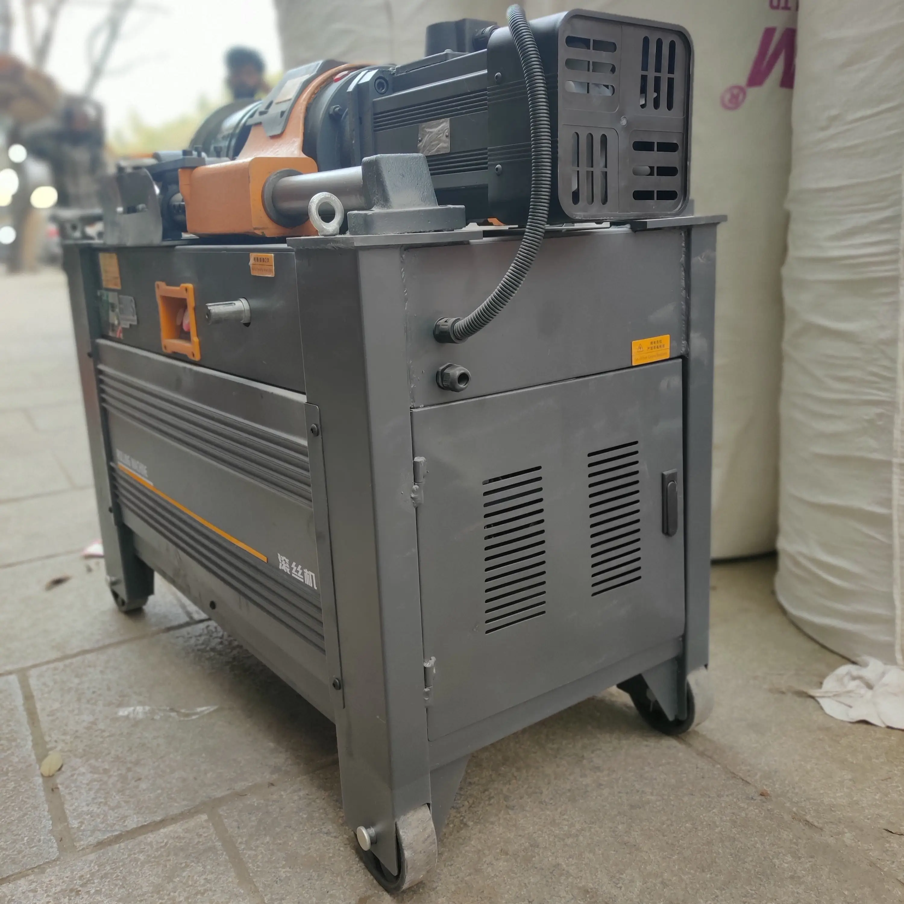 HMS CDRG 45 threading machine die system close-up